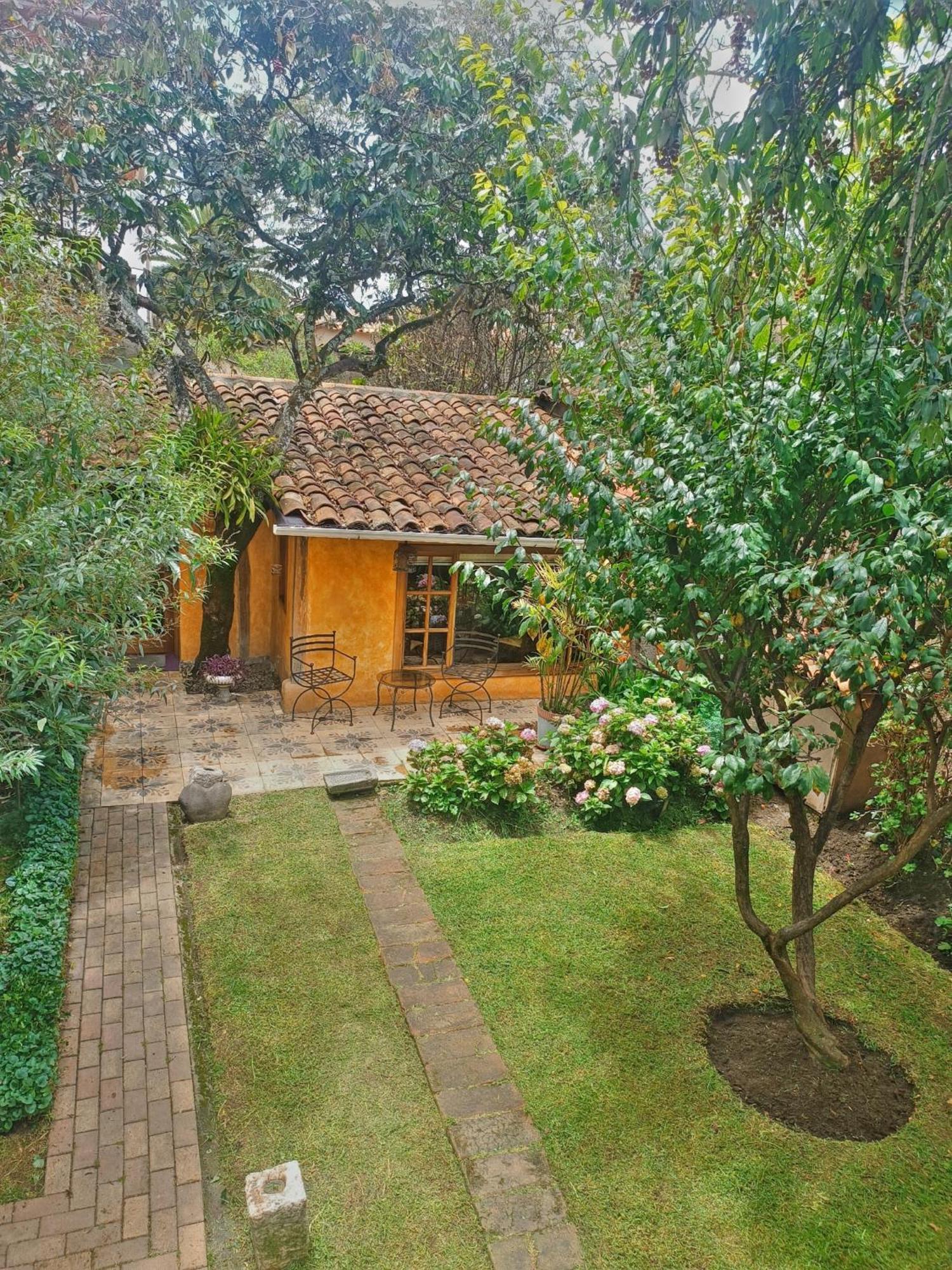 Hotel Boutique Casa Montalvo Cuenca كوينكا المظهر الخارجي الصورة